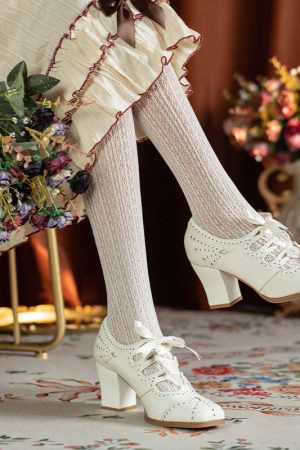 Handmade Vintage Leather Mary Jane Pumps for Women Retro Brogue Lace-Up Square Toe Shoes in Beige/Black