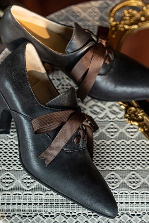 Handmade Vintage Edwardian Oxford Pumps Matte Leather Lace-Up Soft Leather Shoes in Black