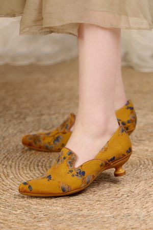 New Arrival Handmade Leather Pumps Kitten Heels Pointed Toe Retro Printing Style in Blue/Yellow