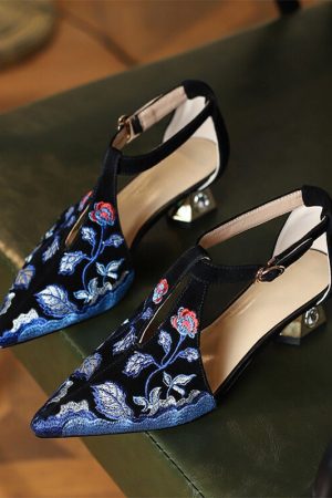 Vintage Suede Sheepskin Embroidered Sandals Middle Heel Pointed Women Shoes